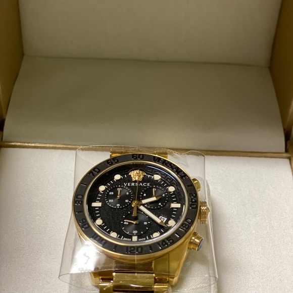 Versace - Picture 4 of 14